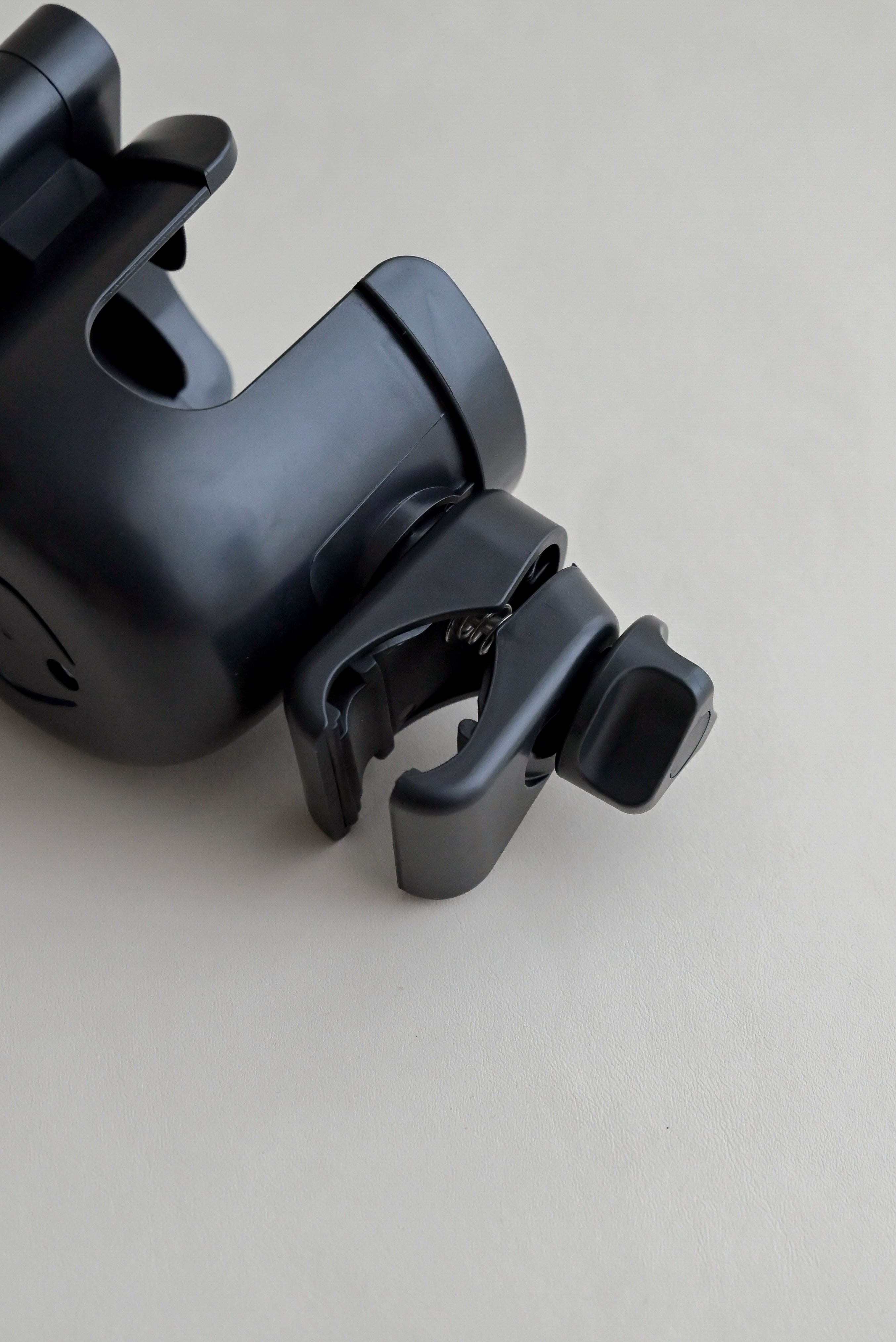twin holder
