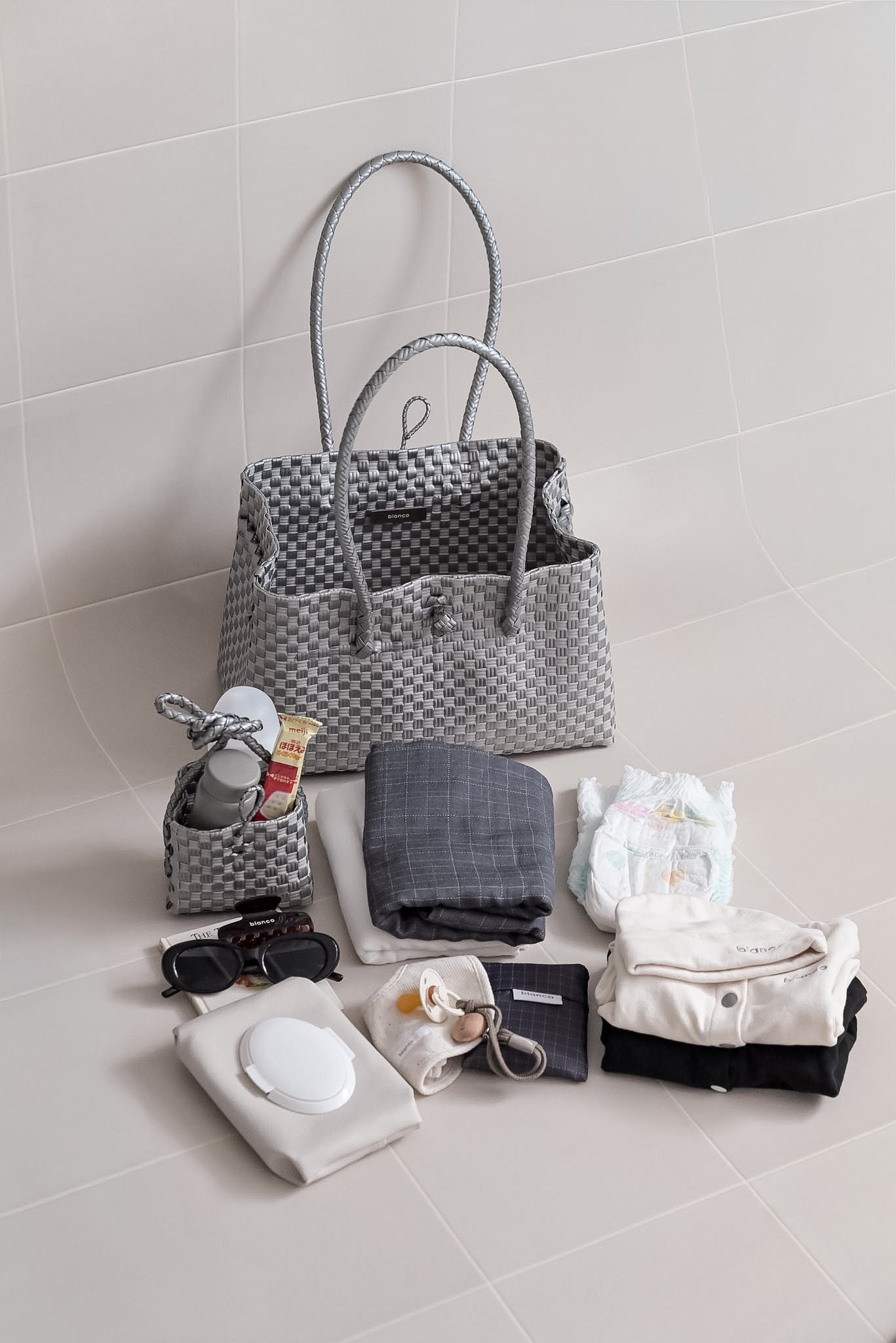 blanco メルカドバッグ me&mini bag 編みバッグ ブラック マザーズバッグの中身