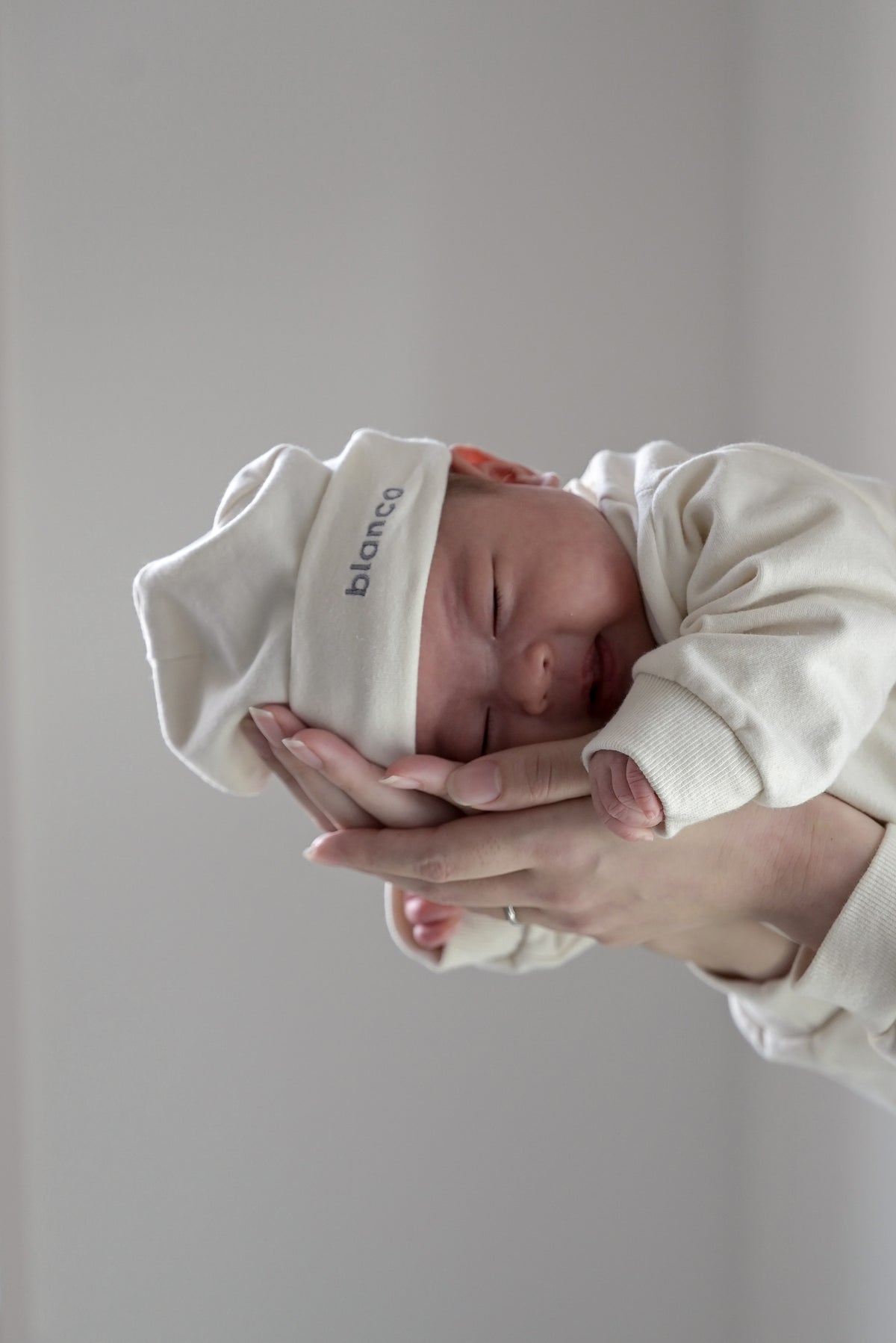 blanco　calm baby　ロンパース　親子おそろいスウェット　リンクコーデ　ペアルック　ホワイト　帽子付き　退院着　出産祝い　gift　ギフト