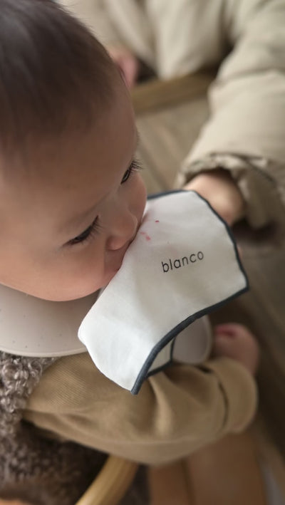 blanco　gauze handkerchief　くすみカラーの縁取りがついたガーゼハンカチ２枚セット　ガーゼハンカチ　出産祝い　gift